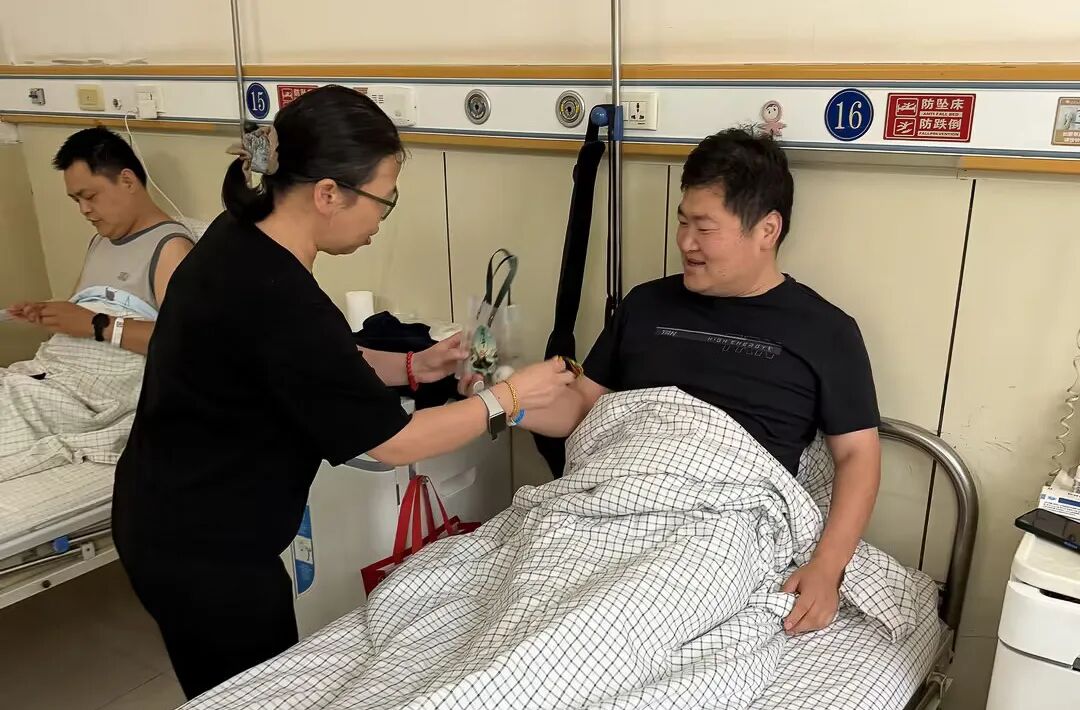 「粽香传情,祝您安康!」 ——我院开展端午慰问患者活动