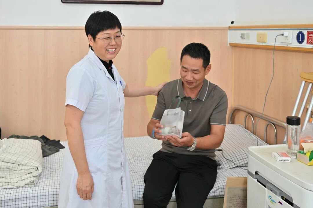 「粽香传情,祝您安康!」 ——我院开展端午慰问患者活动