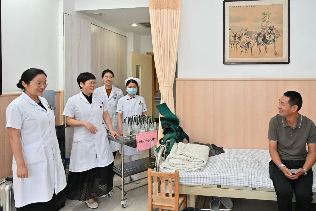 「粽香传情,祝您安康!」 ——我院开展端午慰问患者活动