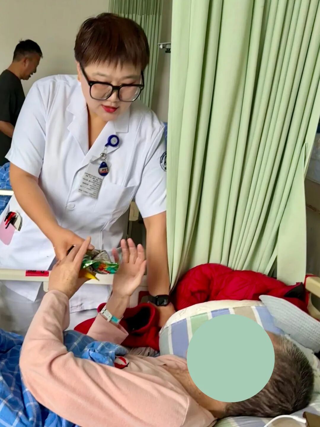 粽叶飘香暖病房——宁波明州医院康复二科开展端午人文关怀活动
