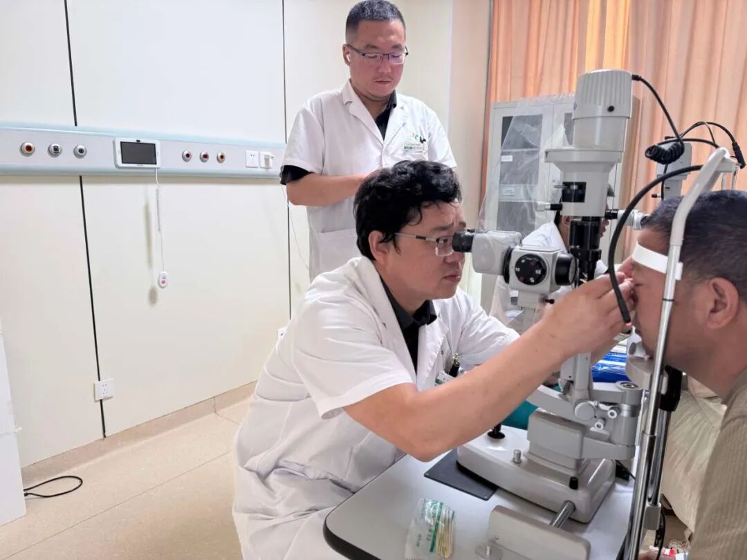【叙事医疗】专家纪事:逐光精研玻切术,匠心雕琢眼底艺——记医院眼科主任马朋举