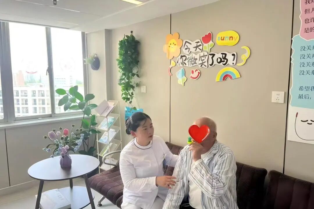 精术守呼吸，仁心暖病房——李丽