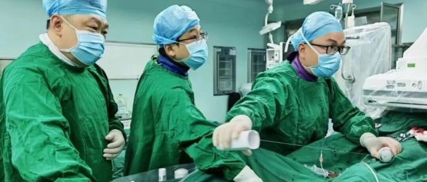 【医疗技术】毫厘之间重建“生命主线”：我院介入血管科成功实施Castor分支型主动脉覆膜支架植入术