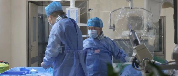 年度十佳 | 曹震：方寸导丝间  为生命「介」入希望