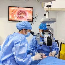 双车并进，光明同行！我院「复明 18 号」流动手术车与「眼健康 15 号」筛查车驶入昭平县开展眼健康惠民服务