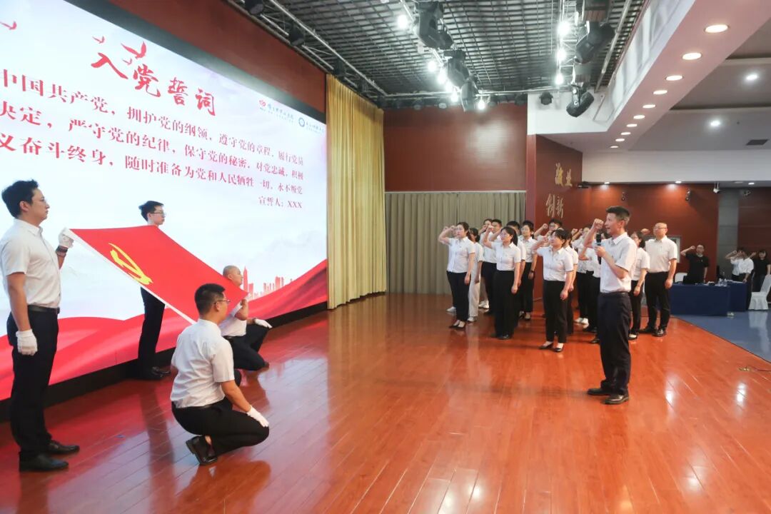 绵阳市中心医院召开庆祝中国共产党成立 105 周年暨表彰大会