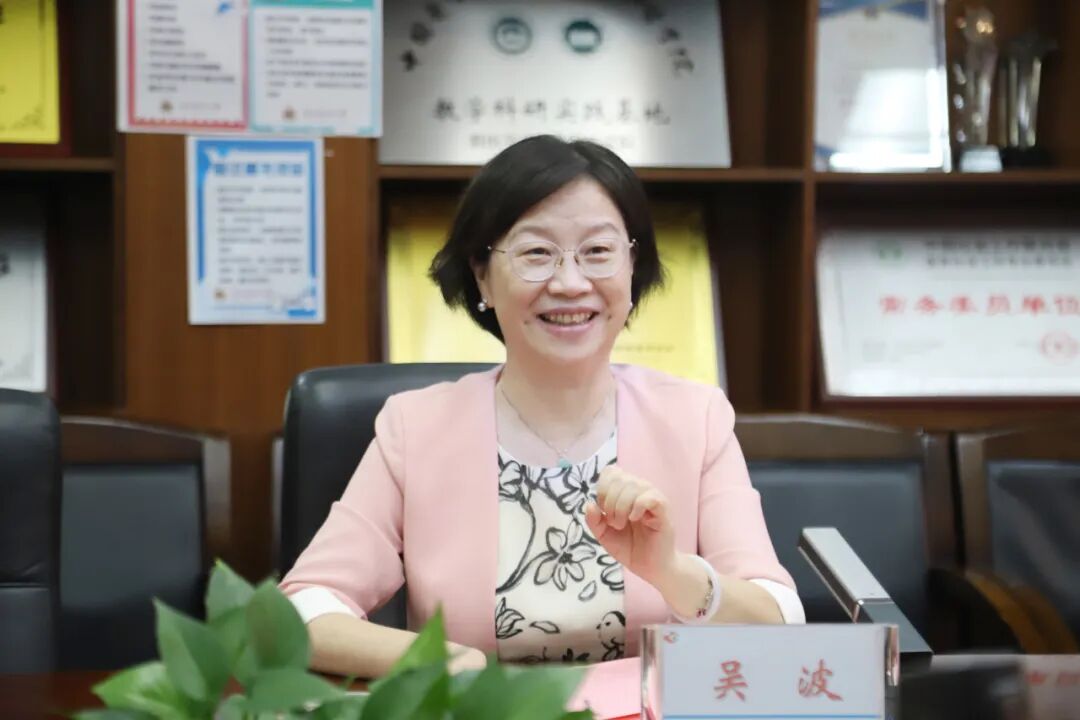 深圳市妇幼保健院举办「光荣在党 50 年」纪念章颁发仪式