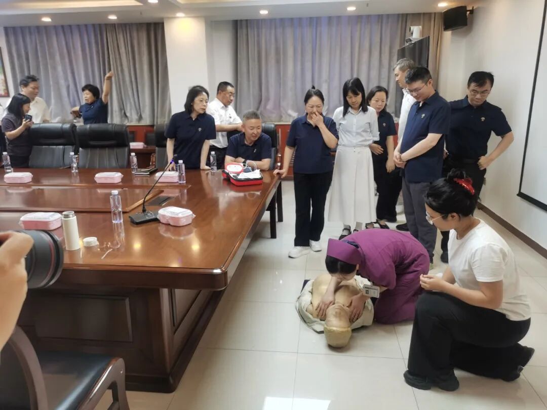 【企事业合作】燕达医院急诊医学科走进中铁隧道集团二处有限公司普及急救知识与技能
