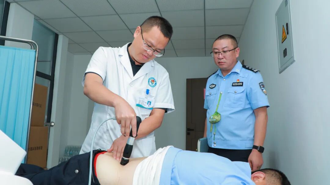 【人医动态】健康管家驻警营 医警同心护平安