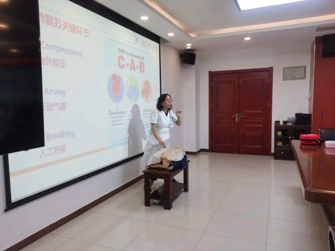 【企事业合作】燕达医院急诊医学科走进中铁隧道集团二处有限公司普及急救知识与技能