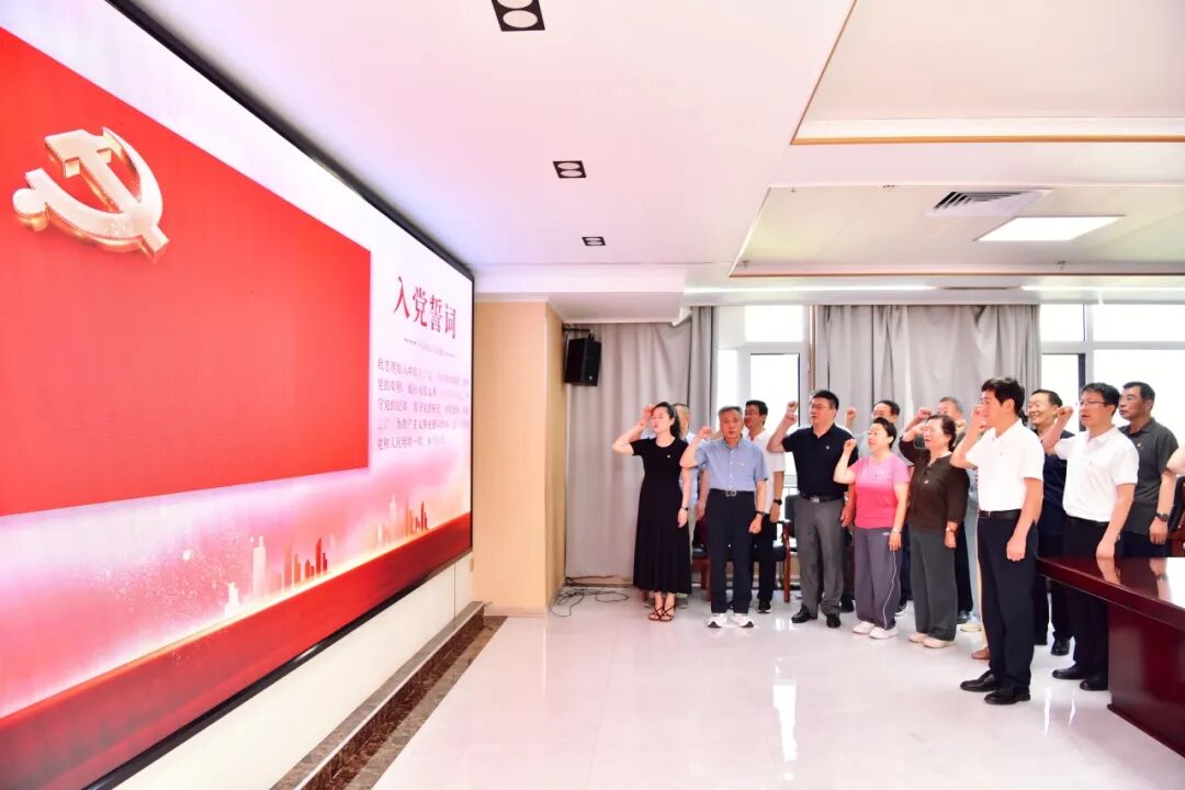 银发守初心 聚力谋发展 —— 长治市中医医院召开 「七一」 慰问返聘老党员座谈会