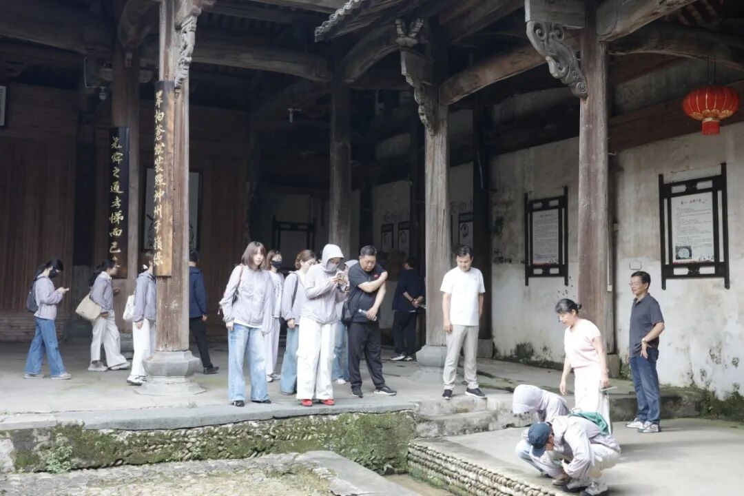 党徽映红途 医者忆初心|黄山华泽医院党总支赴浙皖特委旧址开展七一主题教育活动