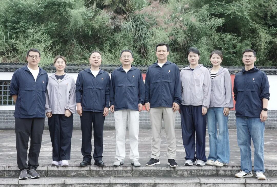 党徽映红途 医者忆初心|黄山华泽医院党总支赴浙皖特委旧址开展七一主题教育活动