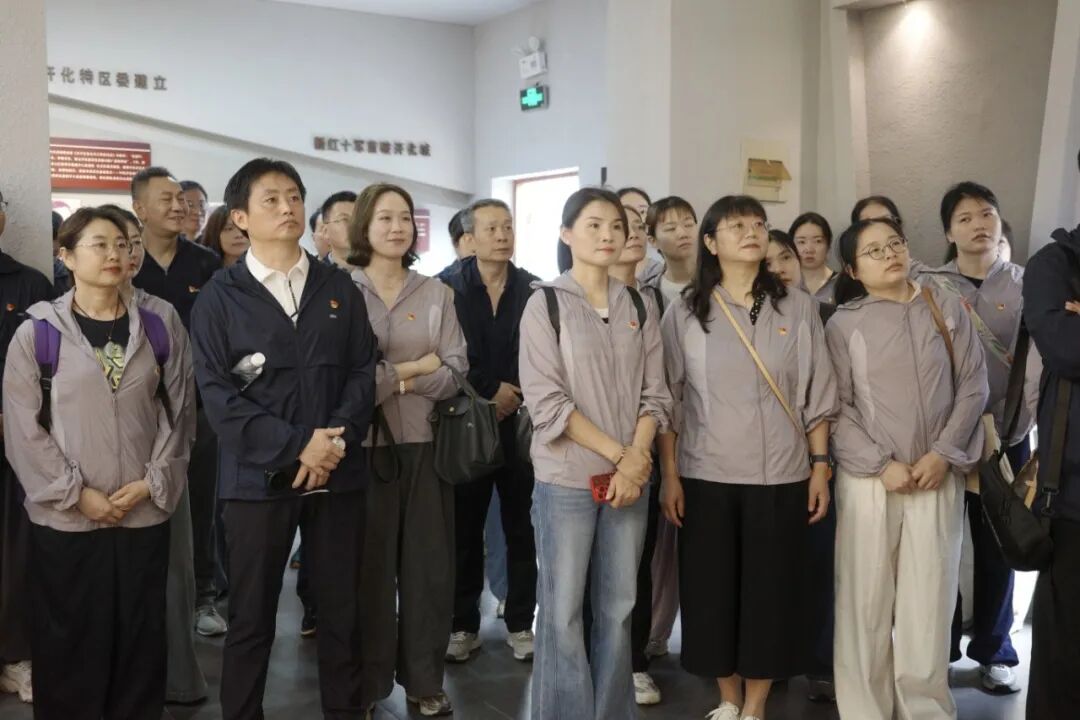 党徽映红途 医者忆初心|黄山华泽医院党总支赴浙皖特委旧址开展七一主题教育活动
