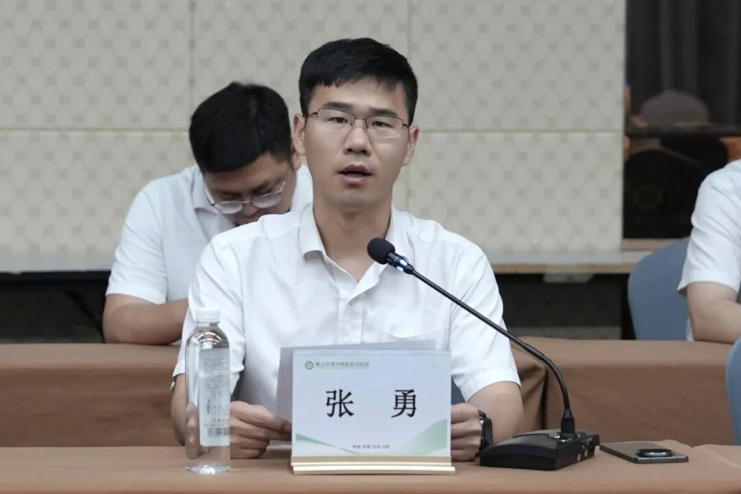 实干筑牢行医底色 | 黄山华泽医院党总支召开庆祝建党 105 周年党员大会