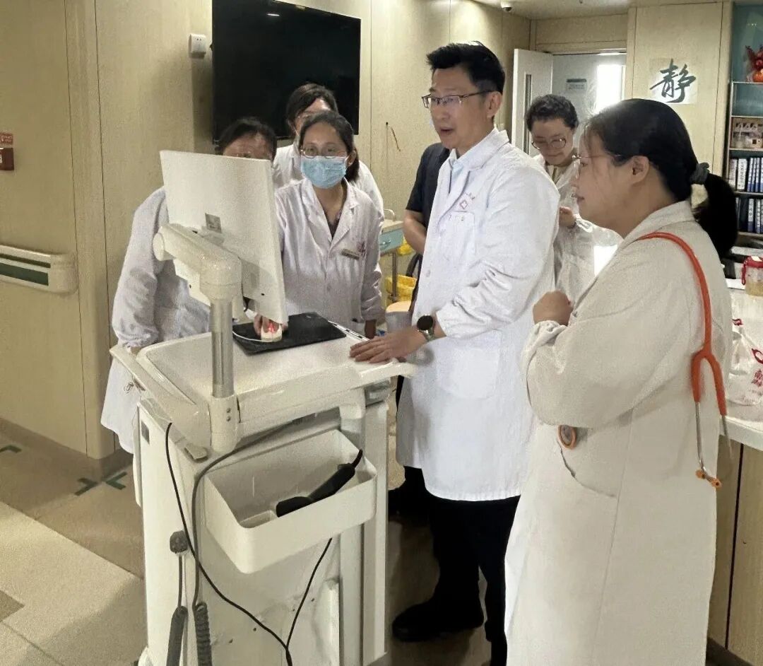 义诊+查房「双管齐下」！镇江血液病专家句容行：既为百姓看病，更为基层强骨