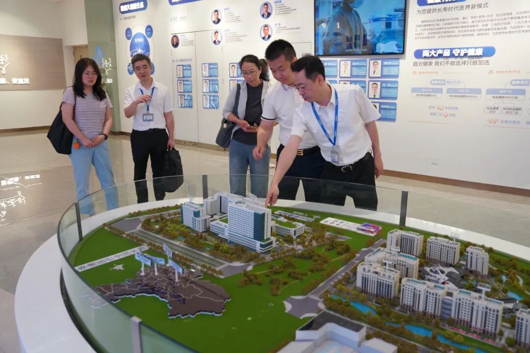 四川泰康医院与成都中医药大学智能医学学院开展产学研交流合作