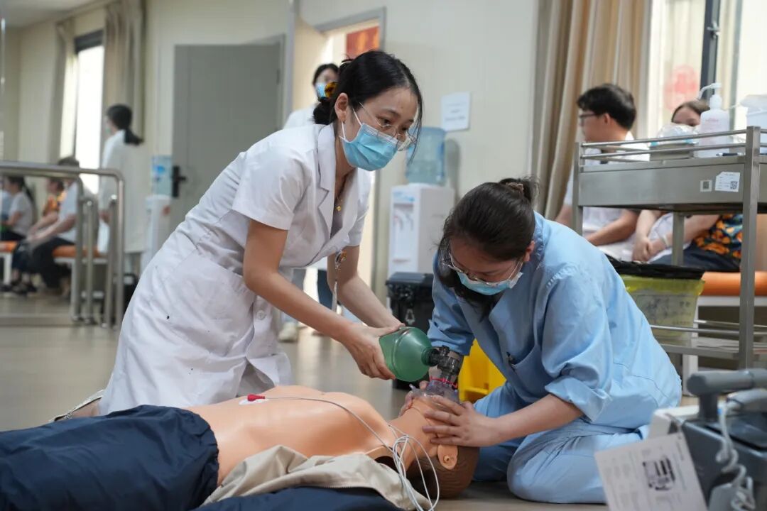 金堂县第一人民医院医共体举办急救技能大练兵暨「淬炼临床硬实力,提升协同作战力」医师技师技能比赛