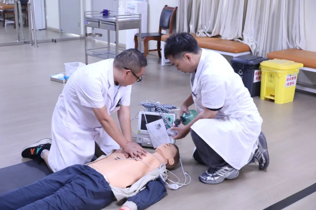 金堂县第一人民医院医共体举办急救技能大练兵暨「淬炼临床硬实力,提升协同作战力」医师技师技能比赛