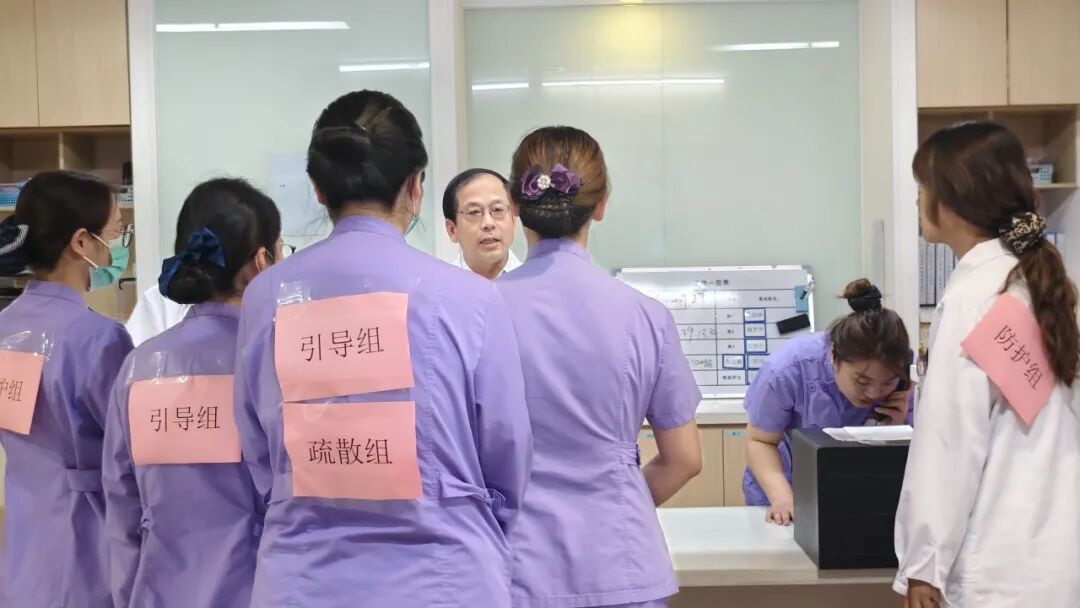 深化“六化”建设|以练筑防,瑞康医院联合镇江经开区丁卯专职消防队开展高层火灾应急演练