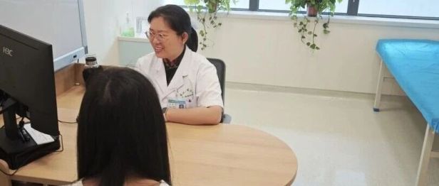 【百佳服务之星】胃肠外科伊曼：以柔肩担重任，用专业护安康