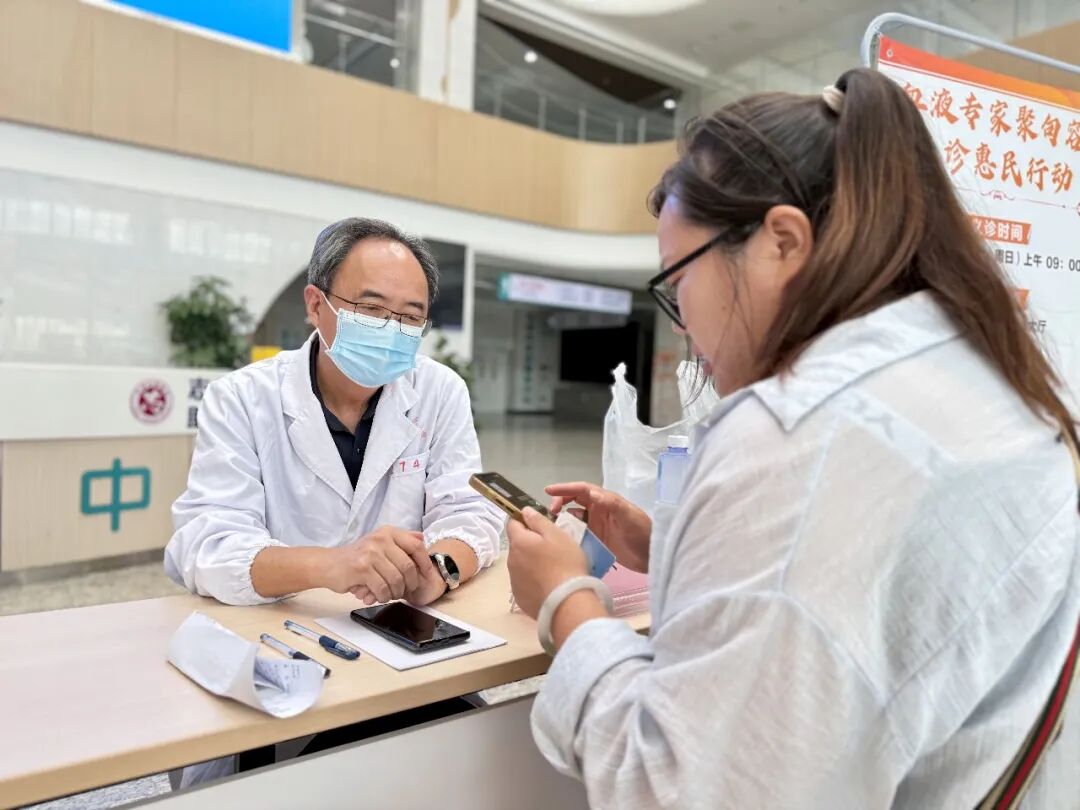 义诊+查房「双管齐下」！镇江血液病专家句容行：既为百姓看病，更为基层强骨
