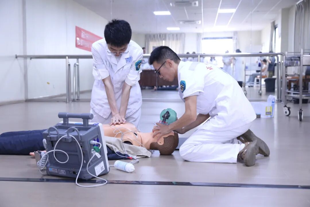 金堂县第一人民医院医共体举办急救技能大练兵暨「淬炼临床硬实力,提升协同作战力」医师技师技能比赛