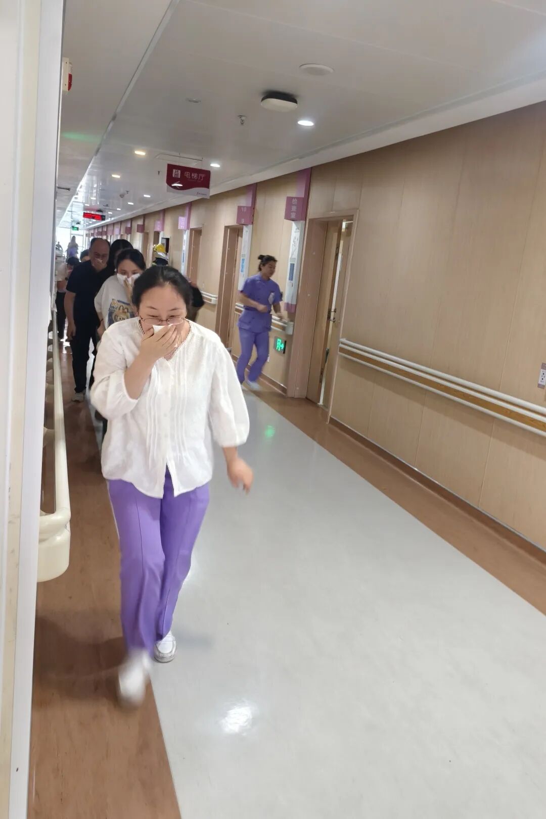 深化“六化”建设|以练筑防,瑞康医院联合镇江经开区丁卯专职消防队开展高层火灾应急演练