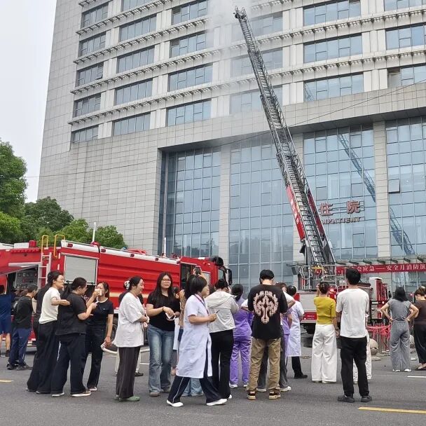 深化“六化”建设|以练筑防,瑞康医院联合镇江经开区丁卯专职消防队开展高层火灾应急演练