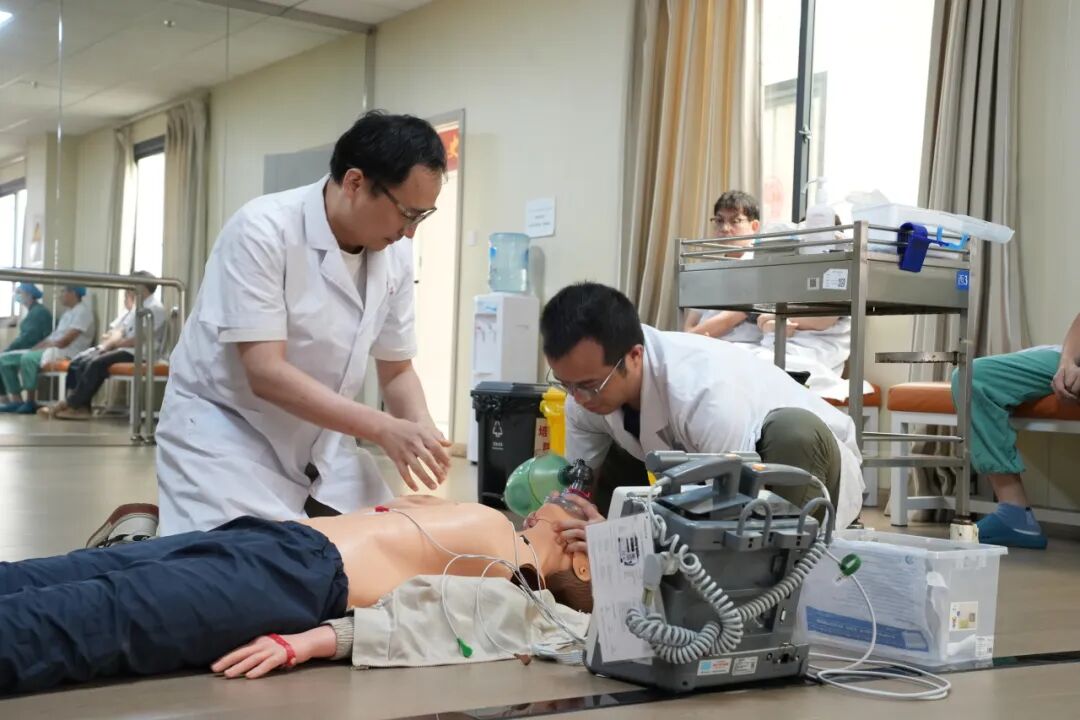 金堂县第一人民医院医共体举办急救技能大练兵暨「淬炼临床硬实力,提升协同作战力」医师技师技能比赛