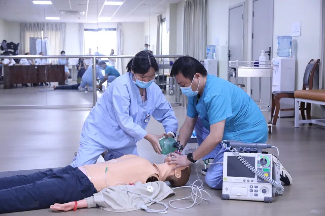 金堂县第一人民医院医共体举办急救技能大练兵暨「淬炼临床硬实力,提升协同作战力」医师技师技能比赛