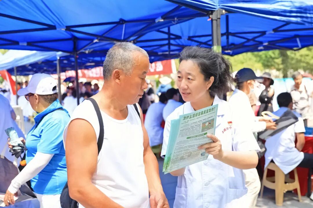 医心向党践初心 服务百姓健康行——本溪市中心医院开展庆祝中国共产党成立 105 周年大型义诊活动