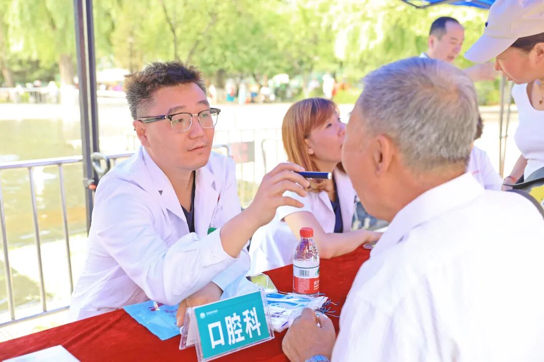 医心向党践初心 服务百姓健康行——本溪市中心医院开展庆祝中国共产党成立 105 周年大型义诊活动