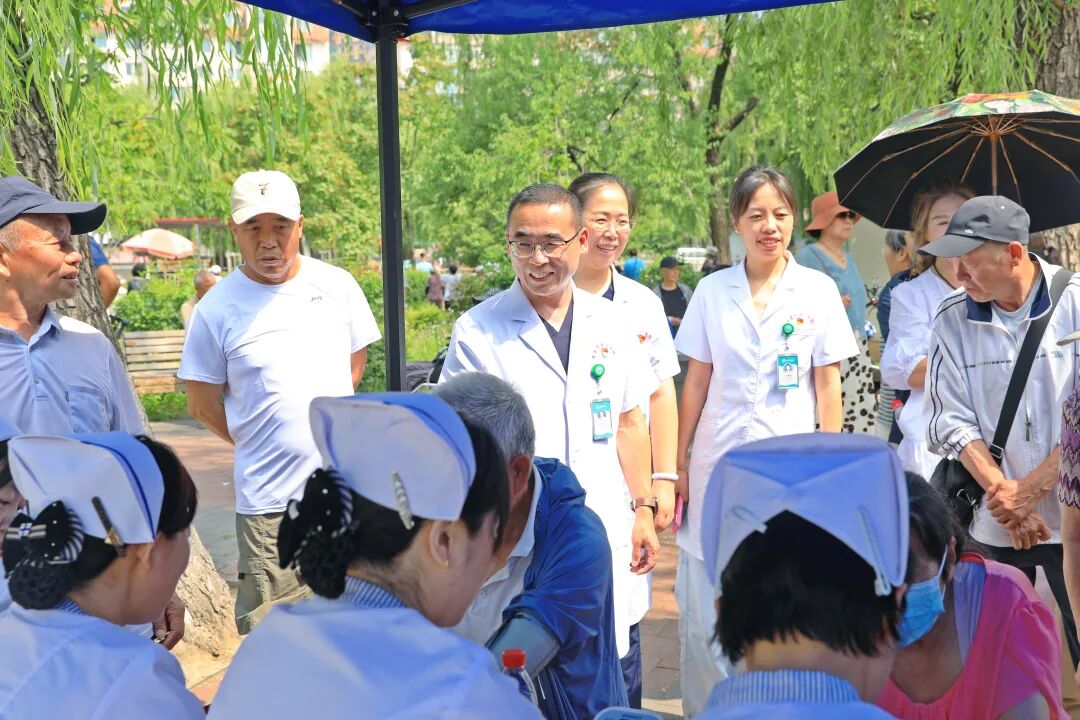 医心向党践初心 服务百姓健康行——本溪市中心医院开展庆祝中国共产党成立 105 周年大型义诊活动