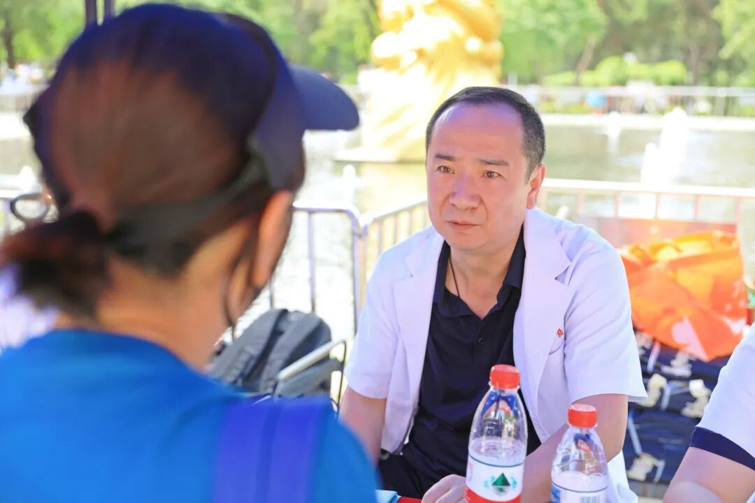 医心向党践初心 服务百姓健康行——本溪市中心医院开展庆祝中国共产党成立 105 周年大型义诊活动