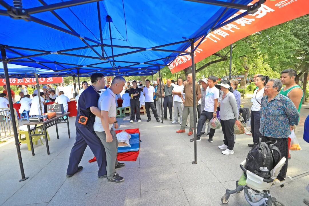 医心向党践初心 服务百姓健康行——本溪市中心医院开展庆祝中国共产党成立 105 周年大型义诊活动