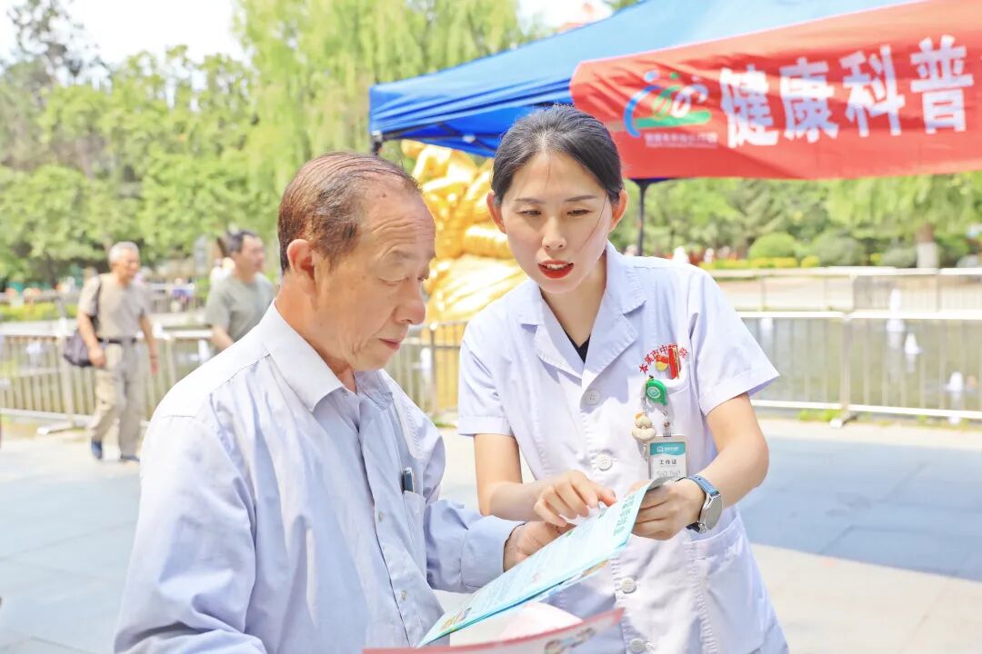 医心向党践初心 服务百姓健康行——本溪市中心医院开展庆祝中国共产党成立 105 周年大型义诊活动