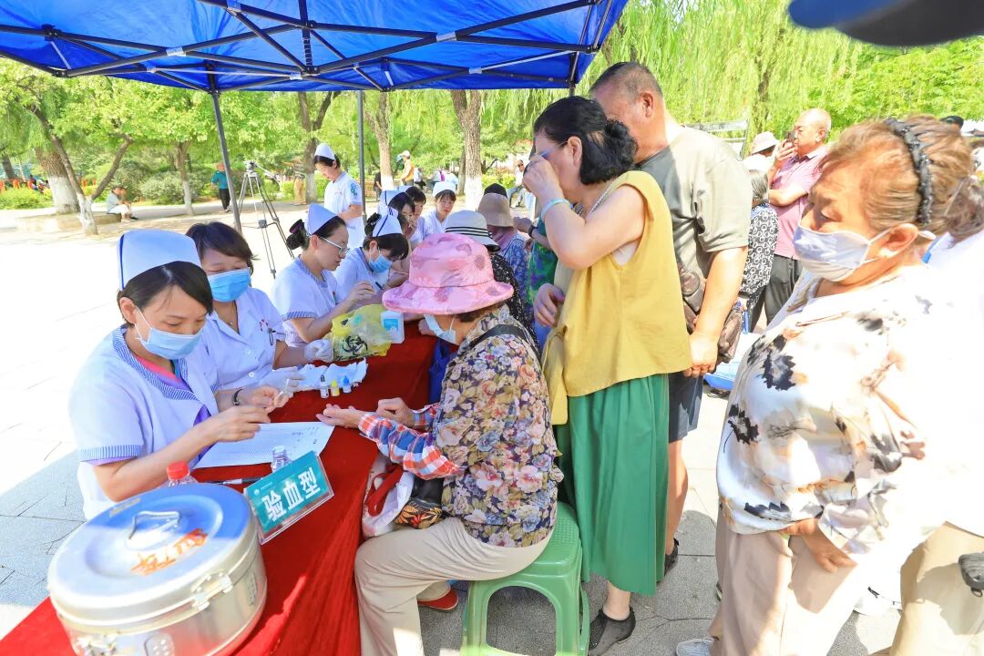 医心向党践初心 服务百姓健康行——本溪市中心医院开展庆祝中国共产党成立 105 周年大型义诊活动