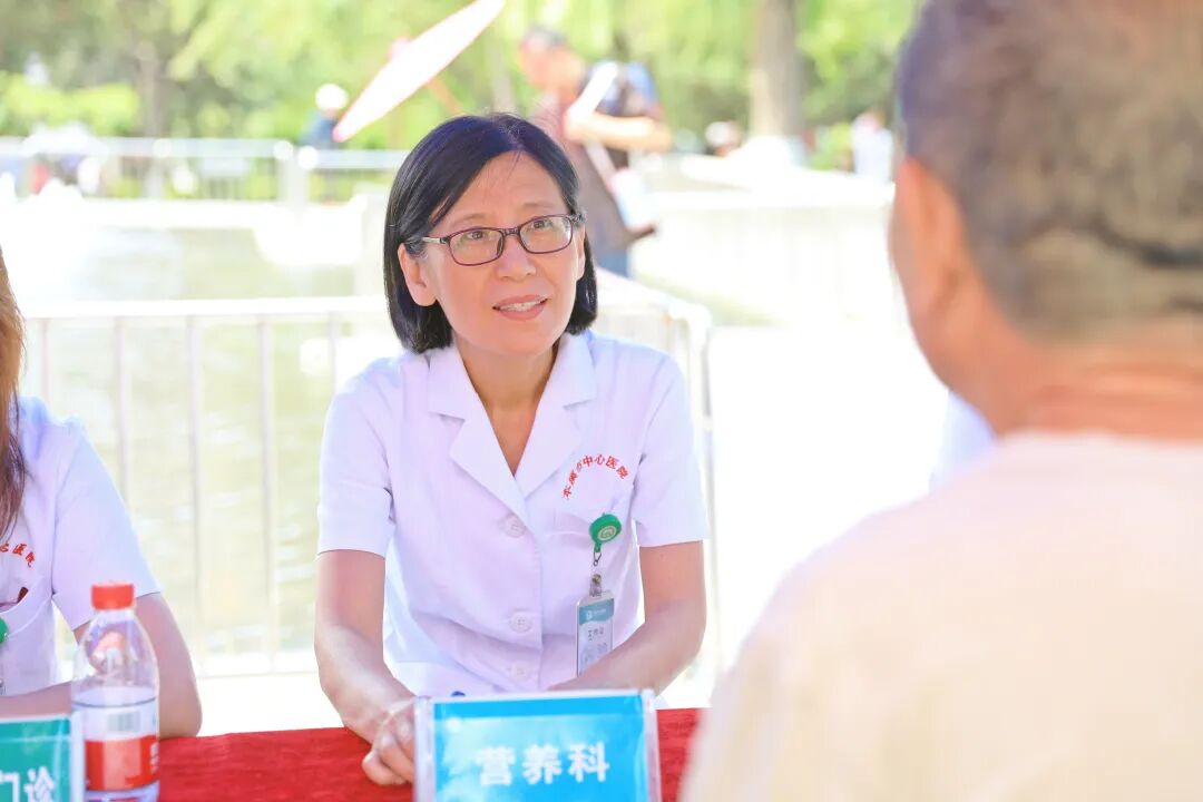 医心向党践初心 服务百姓健康行——本溪市中心医院开展庆祝中国共产党成立 105 周年大型义诊活动