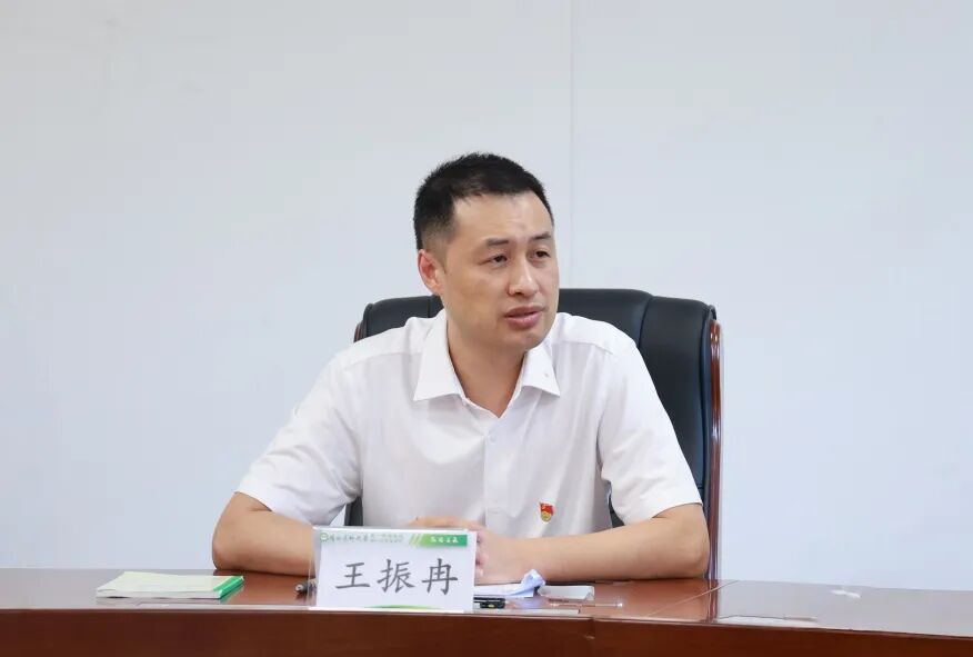 桂医大一附院举办“领导与青年职工面对面”座谈会暨青年党员“政治生日”会