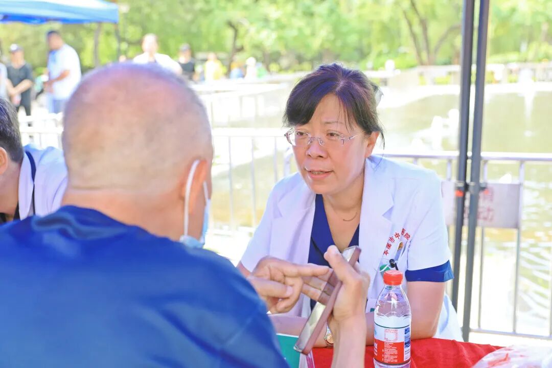 医心向党践初心 服务百姓健康行——本溪市中心医院开展庆祝中国共产党成立 105 周年大型义诊活动