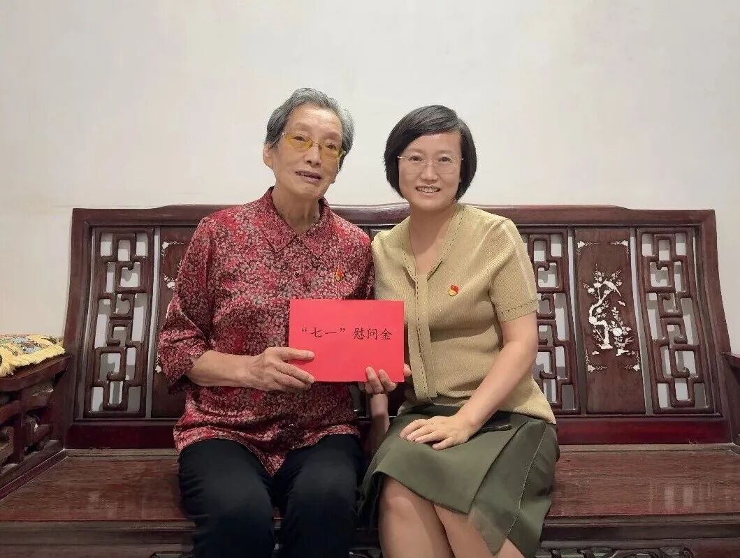 传递组织温情，汇聚奋进力量！ 一附院党委开展 “七一” 走访慰问活动