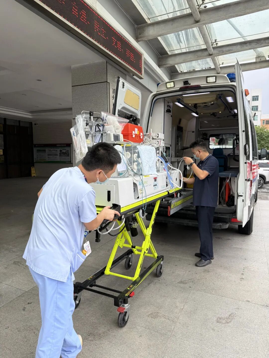 出生仅850克，他靠什么活了下来？