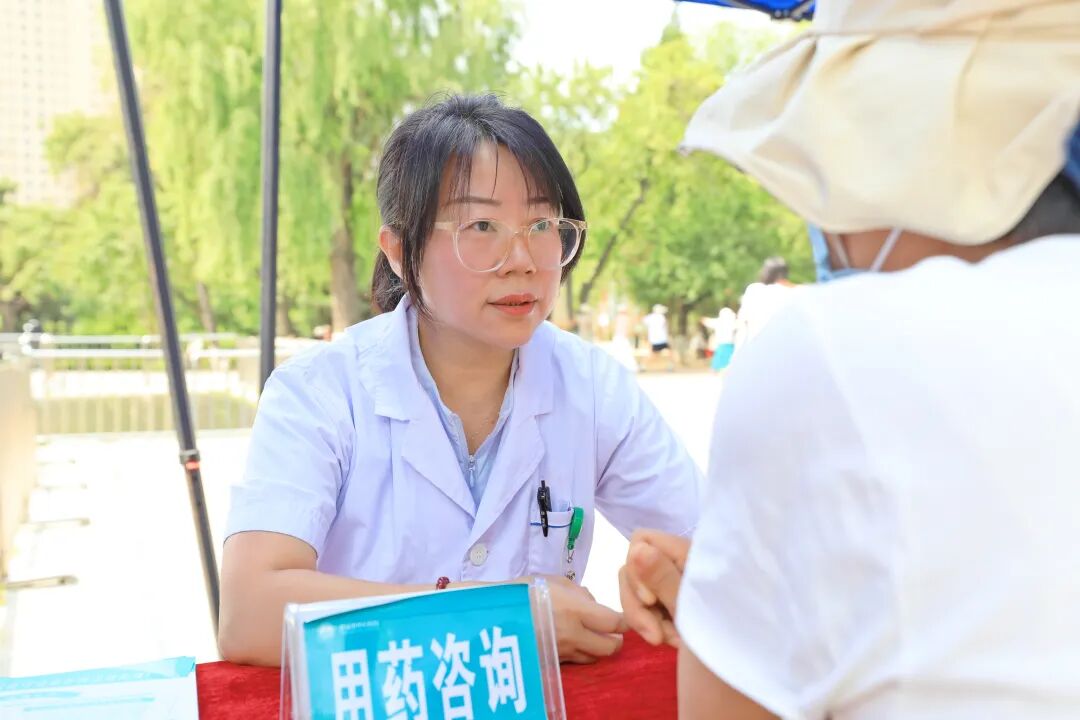 医心向党践初心 服务百姓健康行——本溪市中心医院开展庆祝中国共产党成立 105 周年大型义诊活动