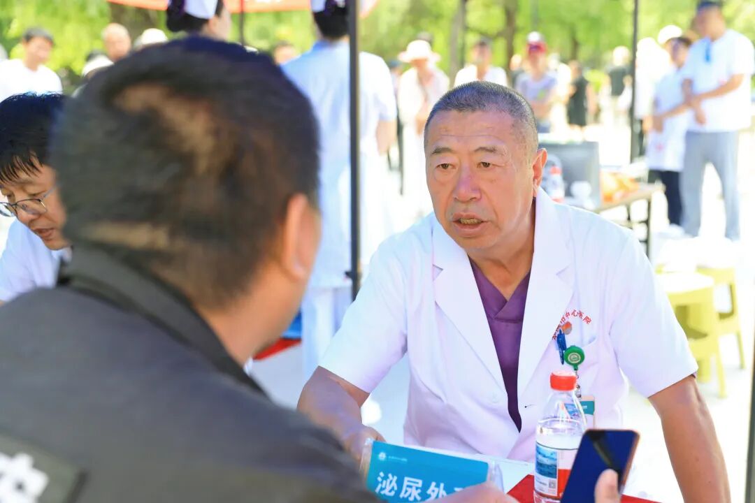 医心向党践初心 服务百姓健康行——本溪市中心医院开展庆祝中国共产党成立 105 周年大型义诊活动