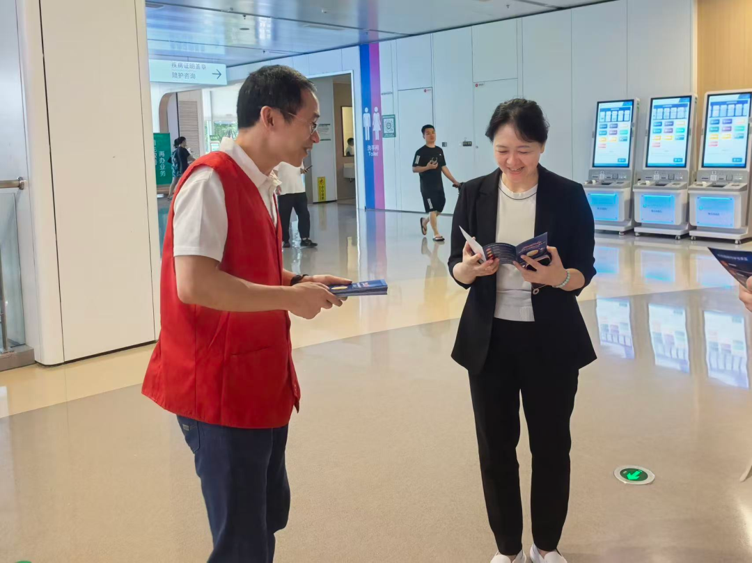 桂医大一附院多支部联合财务科、保卫科开展“防范非法金融活动”宣教活动