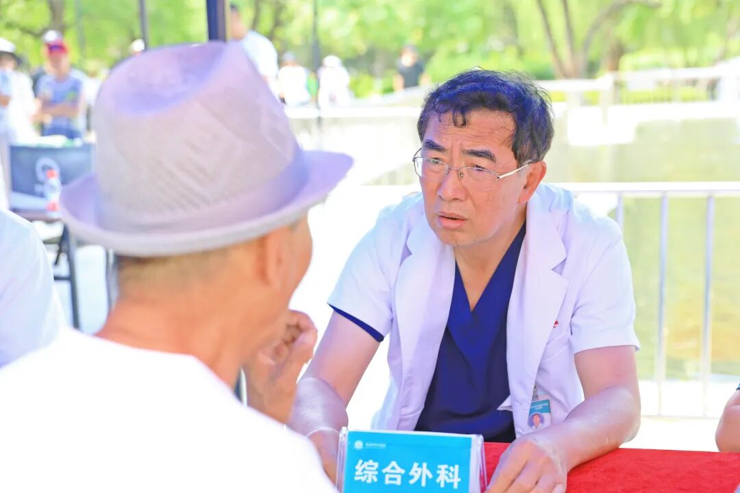 医心向党践初心 服务百姓健康行——本溪市中心医院开展庆祝中国共产党成立 105 周年大型义诊活动