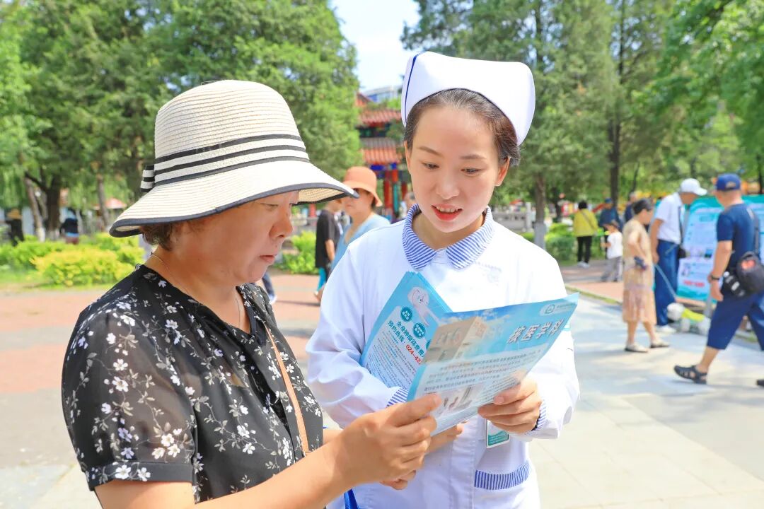 医心向党践初心 服务百姓健康行——本溪市中心医院开展庆祝中国共产党成立 105 周年大型义诊活动
