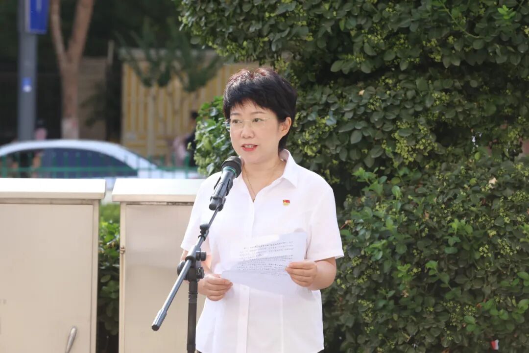 红心向党 白衣执甲|郑州市中心医院举行庆祝中国共产党成立 105 周年升旗仪式暨表彰大会