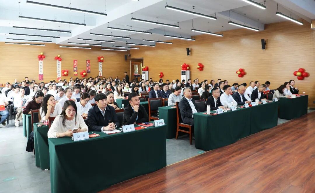 红心向党 医心为民——西藏阜康医院党委召开庆祝中国共产党成立 105 周年暨「七一」表彰大会
